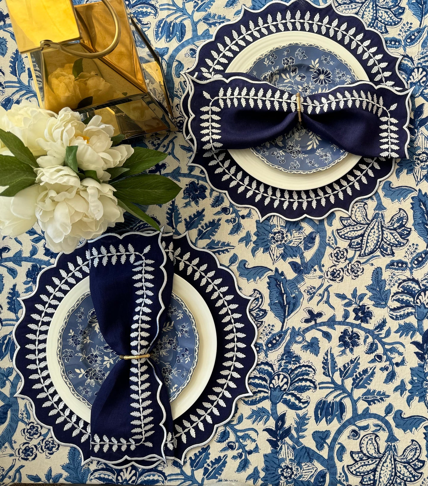 Navy Soirée Round Linen Placemats — Set of 4 / 6